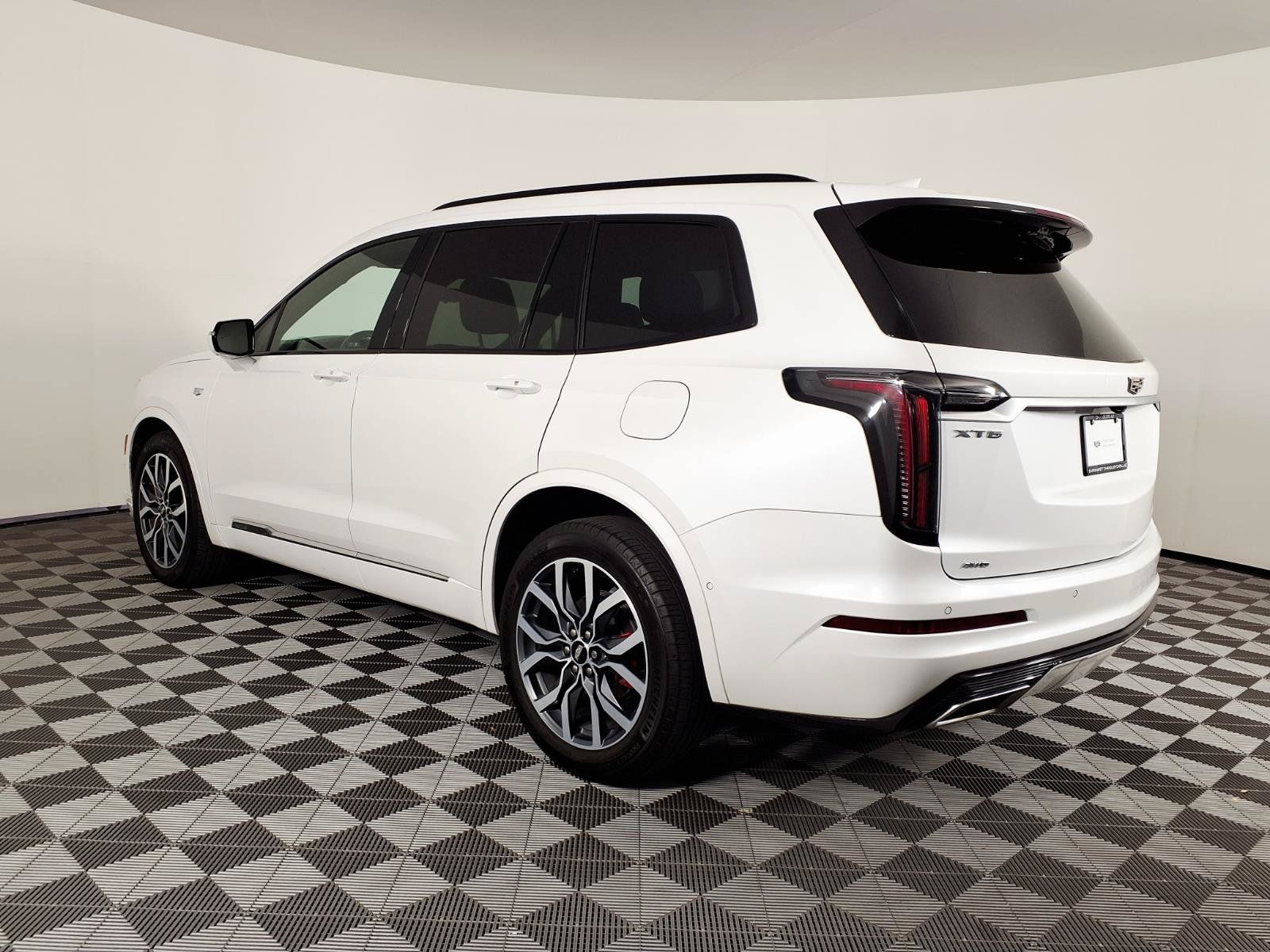Certified 2024 Cadillac XT6 Sport w/ Platinum Package AWD/4WD image 6