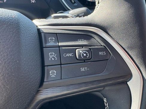 Used 2024 Jeep Grand Cherokee Laredo w/ Luxury Tech Group I AWD/4WD image 17
