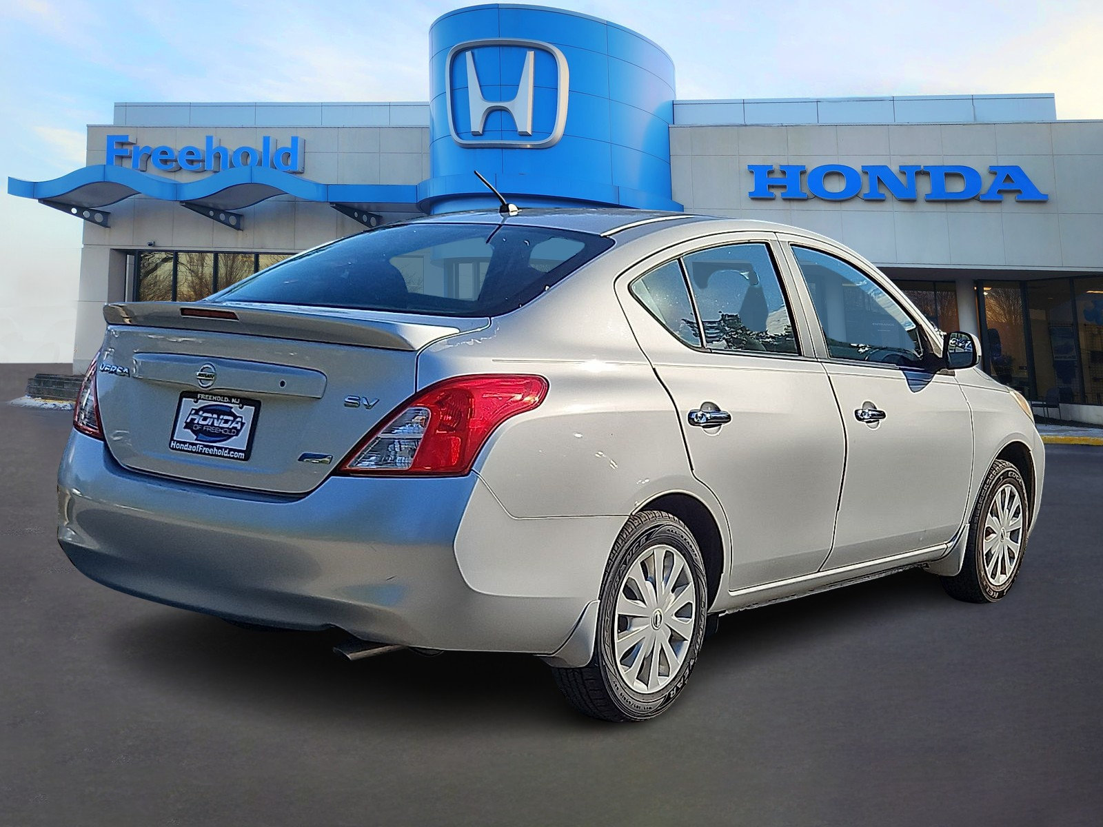 Used 2013 Nissan Versa SV w/ Convenience Pkg FWD image 7