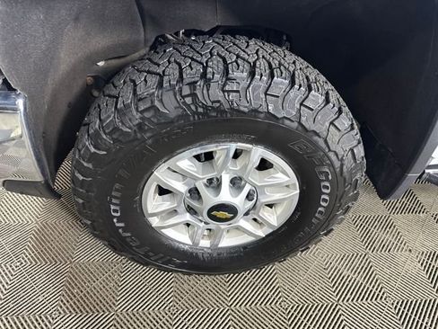 Used 2024 Chevrolet Silverado 2500 LT w/ Convenience Package image 10