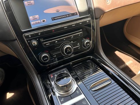 Used 2014 Jaguar XJ L Portfolio RWD image 20