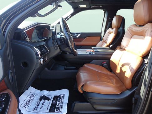 Used 2021 Lincoln Navigator Reserve image 28