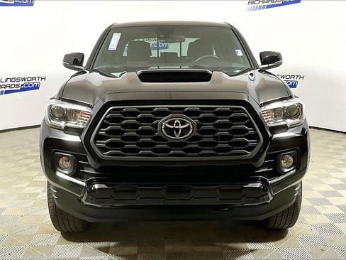 Used 2021 Toyota Tacoma TRD Sport image 2