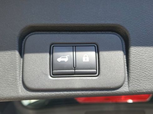 Used 2021 Nissan Rogue SL w/ Premium Package image 11