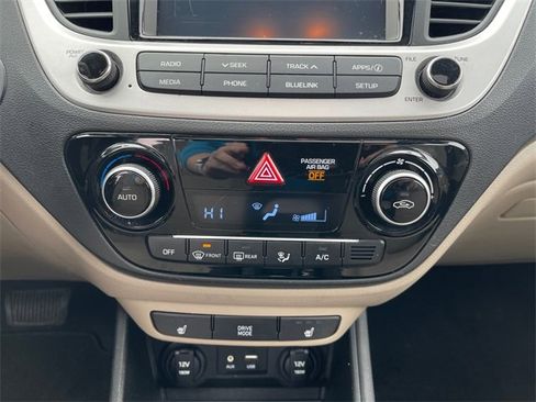 Used 2022 Hyundai Accent Limited image 26