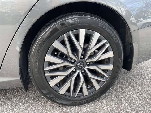 Used 2024 Nissan Altima 2.5 SV image 10