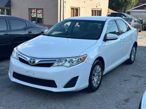 Used 2014 Toyota Camry LE FWD image 3