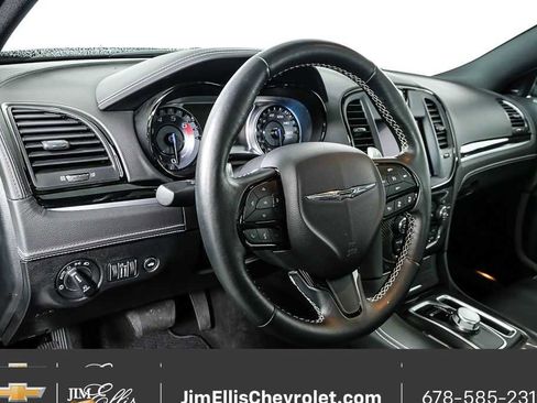 Used 2023 Chrysler 300 C image 4