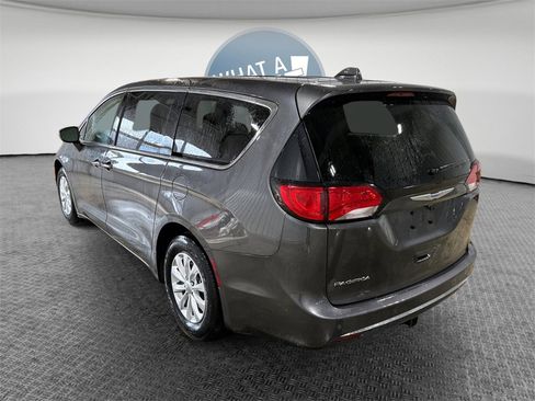 Used 2018 Chrysler Pacifica Touring Plus image 6