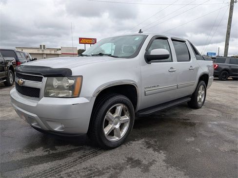 Used 2010 Chevrolet Avalanche LT image 7