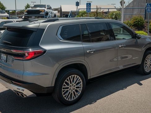 Used 2024 GMC Acadia Denali image 5
