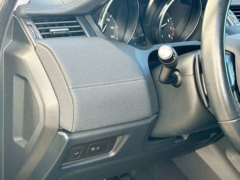 Used 2019 Land Rover Range Rover Evoque SE image 10