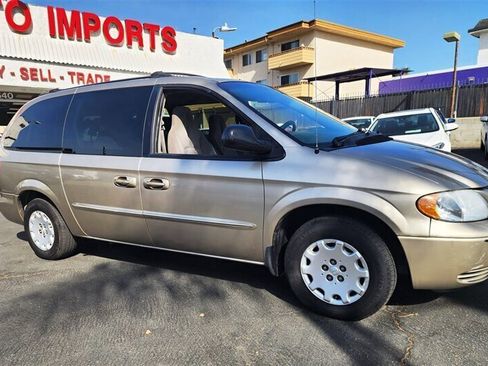 Used 2003 Chrysler Town & Country image 34