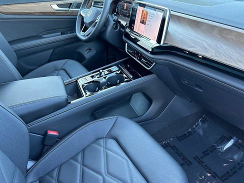 New 2026 Volkswagen Atlas SE image 16