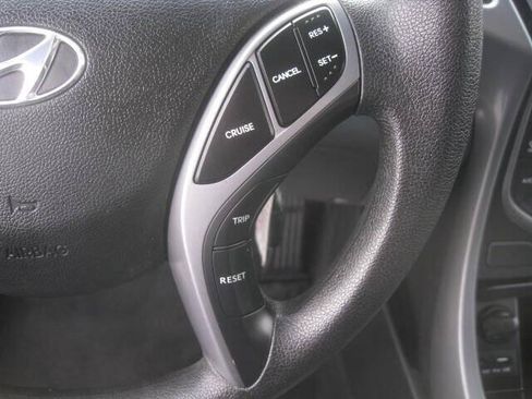 Used 2016 Hyundai Elantra SE FWD image 16
