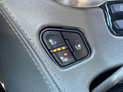 Used 2018 GMC Yukon Denali w/ Denali Ultimate Package image 19