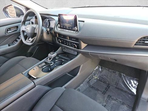 Used 2025 Nissan Rogue S FWD image 18