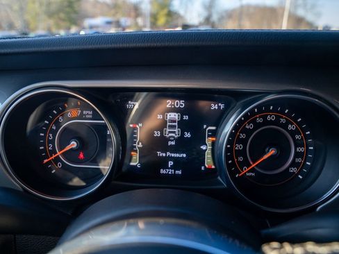 Used 2018 Jeep Wrangler Unlimited Sahara image 19