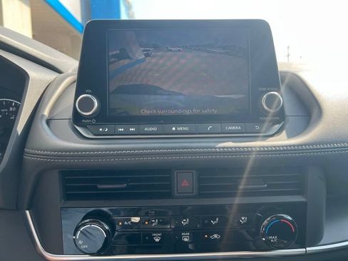 Used 2024 Nissan Rogue S FWD image 23