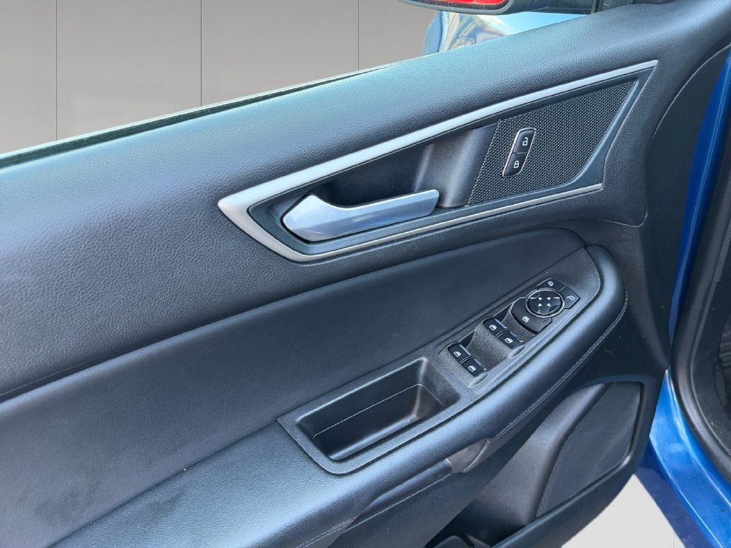Used 2024 Ford Edge SEL AWD/4WD image 11