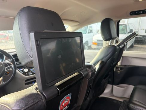 Used 2018 Chrysler Pacifica Touring-L Plus FWD image 27