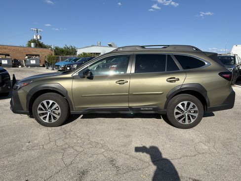Used 2024 Subaru Outback Premium AWD/4WD image 6