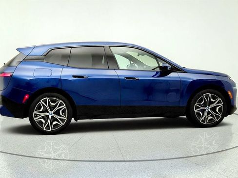 Used 2025 BMW iX xDrive50 w/ Sport Package AWD/4WD image 4