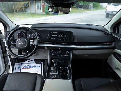 Used 2024 Kia Carnival LX image 16