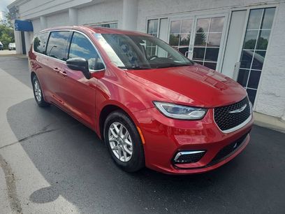 Used 2024 Chrysler Pacifica Touring-L