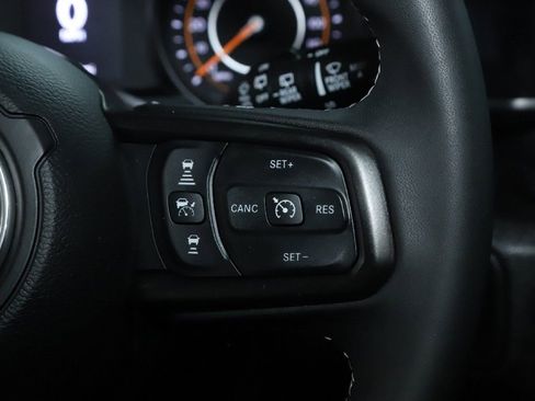 Used 2025 Jeep Wrangler Sport S image 23