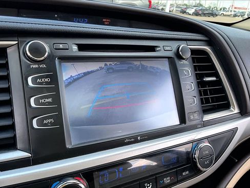 Used 2015 Toyota Highlander XLE image 25