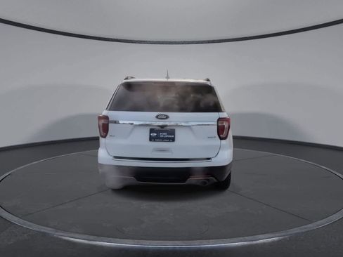 Certified 2018 Ford Explorer XLT w/ Equipment Group 202A image 7