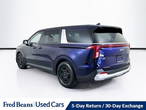 Used 2025 Kia Carnival FWD image 5