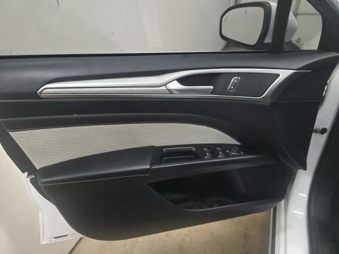 Certified 2019 Ford Fusion SE w/ Equipment Group 151A AWD/4WD image 15