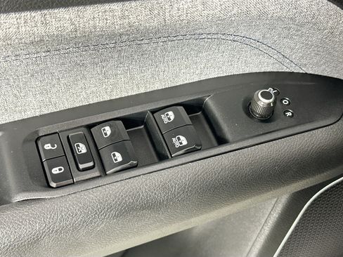 Used 2023 Jeep Compass Sport AWD/4WD image 17
