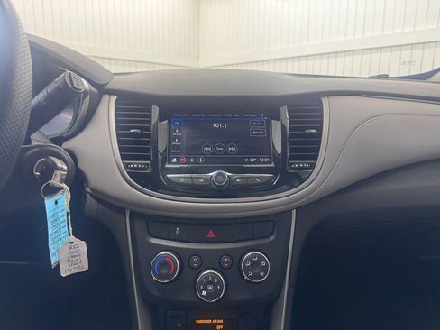 Used 2018 Chevrolet Trax LS FWD image 18