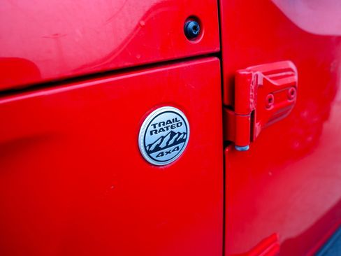 Used 2020 Jeep Gladiator Overland image 12