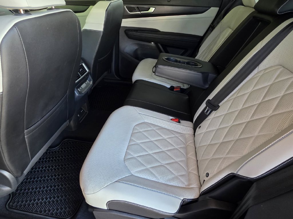 Used 2024 Volkswagen Atlas Cross Sport SEL Premium R-Line AWD/4WD image 9