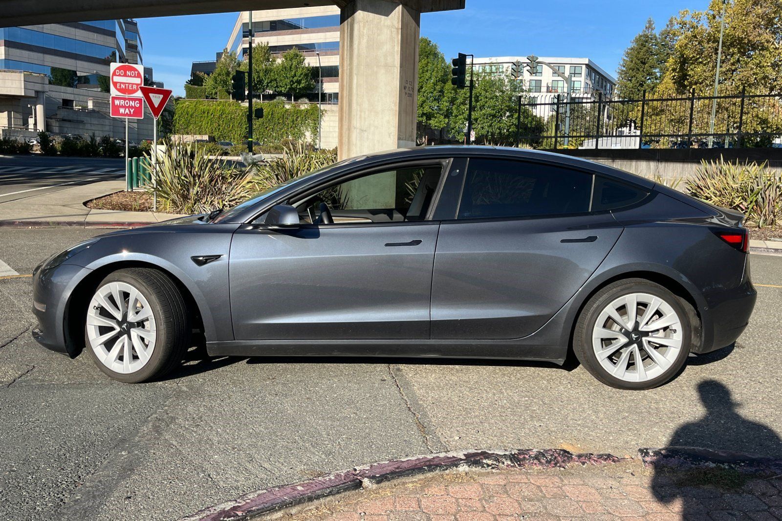 Used 2022 Tesla Model 3 Long Range AWD/4WD image 2