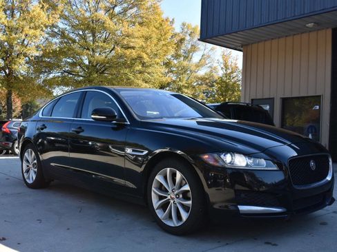 Used 2017 Jaguar XF Premium image 13