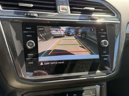 Certified 2023 Volkswagen Tiguan SE FWD image 29