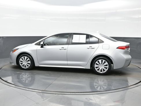 Used 2020 Toyota Corolla LE image 3