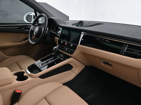 Used 2026 Porsche Macan AWD/4WD image 14