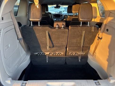 Used 2022 Chrysler Pacifica Touring-L image 34