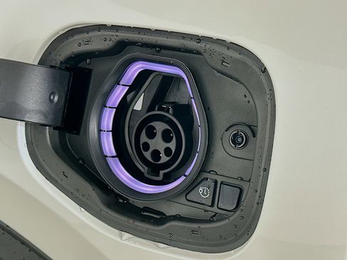 New 2025 Ford Escape SE w/ Class II Trailer Tow Package image 15