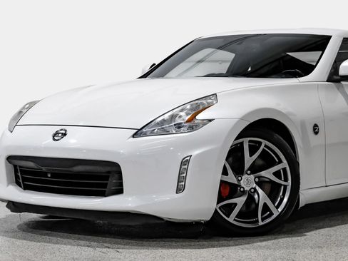 Used 2013 Nissan 370Z Touring w/ Sport Pkg RWD image 10