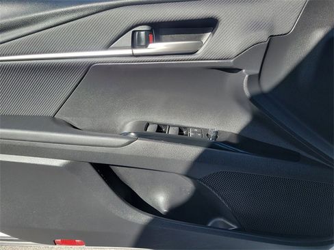 Used 2025 Toyota Camry SE image 21