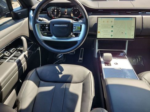 Used 2025 Land Rover Range Rover SE AWD/4WD image 4