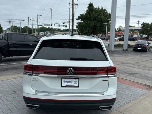 Used 2024 Volkswagen Atlas SE AWD/4WD image 11