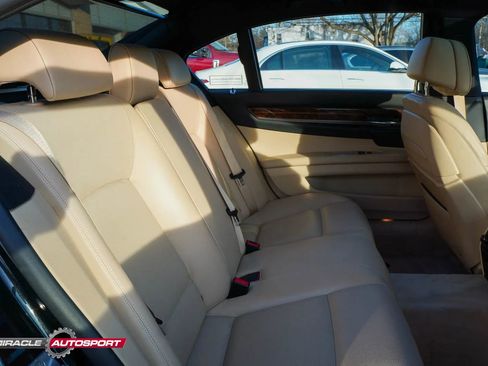 Used 2014 BMW 750Li w/ Executive Package image 39